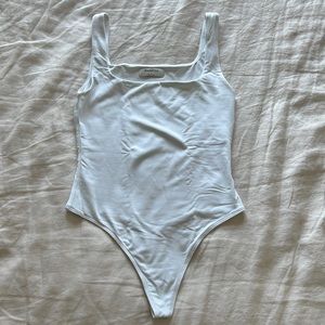Aritzia Babaton contour bodysuit WHITE